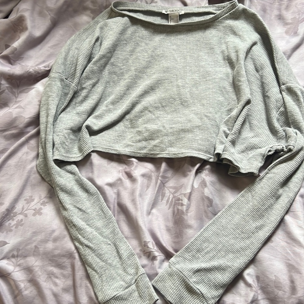 Brand: Forever 21 Grey Crop Long sleeve Size Large
